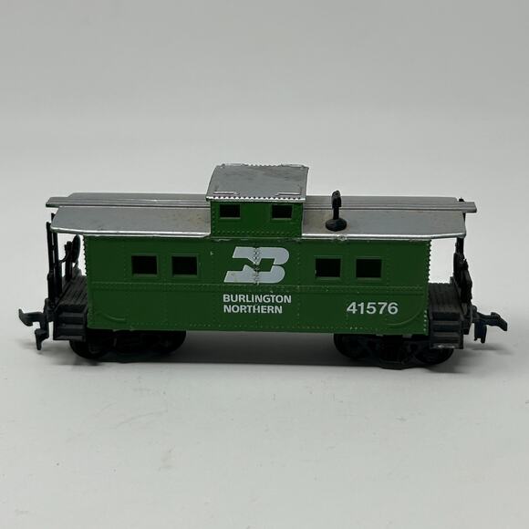 Burlington Northern Caboose HO Gauge Scale Model Train Railway Life Like Green - Picture 2 of 8